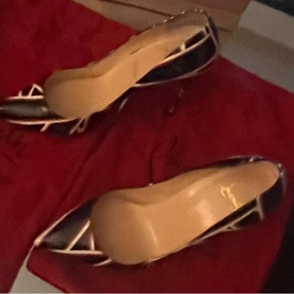 Christian Louboutin Black and Tan Heels - Picture 4 of 16